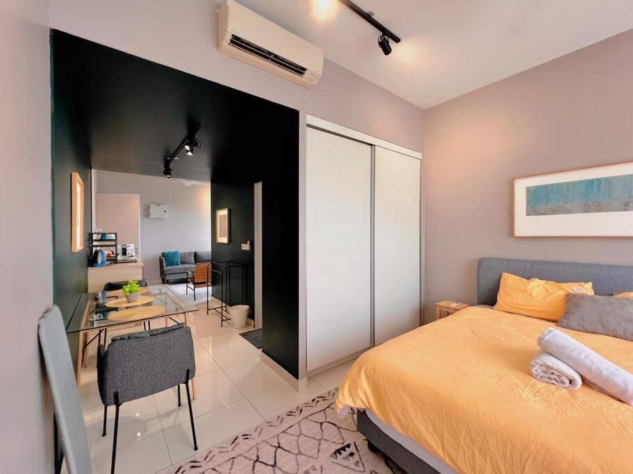 Studio Staycation D'Sara @ Linked Mrt, Near Thomson Hospital & Sungai Buloh Hospital Exterior foto