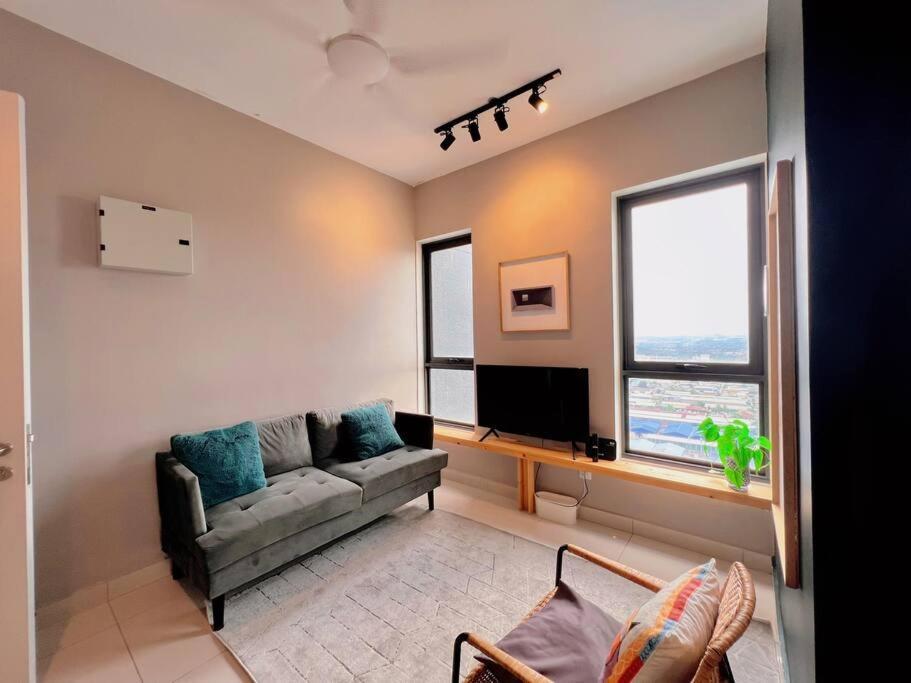 Studio Staycation D'Sara @ Linked Mrt, Near Thomson Hospital & Sungai Buloh Hospital Exterior foto